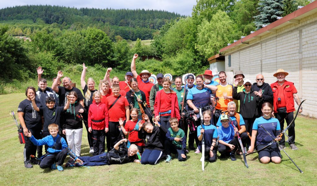 Bezirksmeisterschaften im Freien 2026: Bogensportler treffen sich in Heinebach